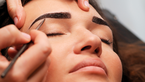 ⁠Depilación de cejas + diseño + Henna