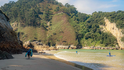 Paddle Surf en el Paraíso Astur-Cántabro: Descubre Tina Menor