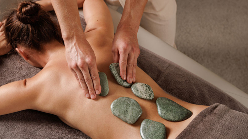 MASAJE TERAPÉUTICO EN CENTRO DE SALUD Y BELLEZA MITSUKI