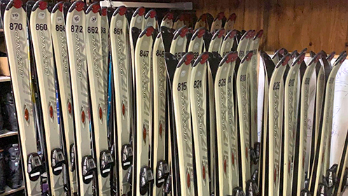 Alquiler de equipo adulto de esquís o snowboard